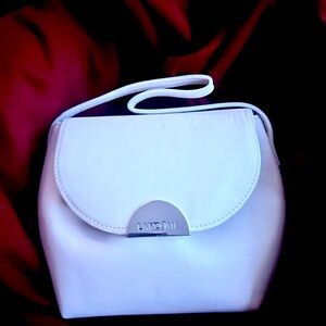 Am selling a ladies luxury active wear bag